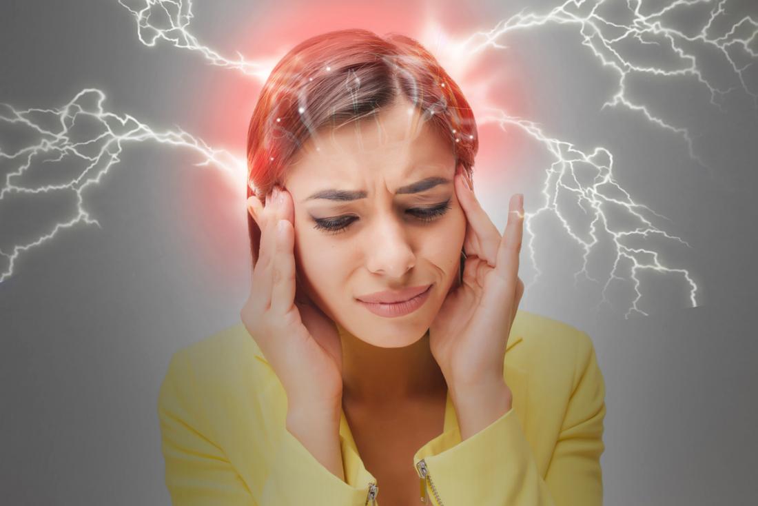 woman-experiencing-migraine